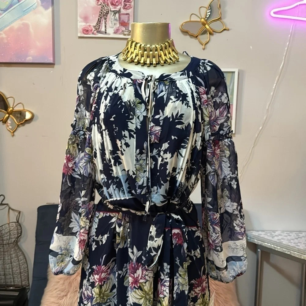 "Size 10 Navy/Cayman Blue Taylor Dress: Comfortable Effortless Style!"